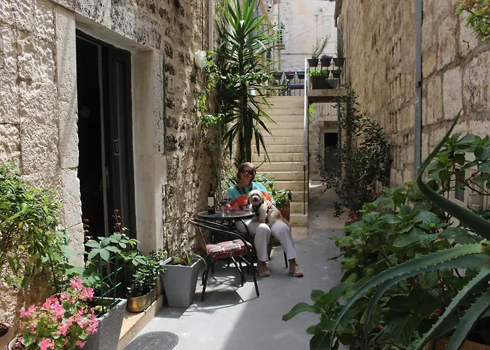 Street Garden Apartment