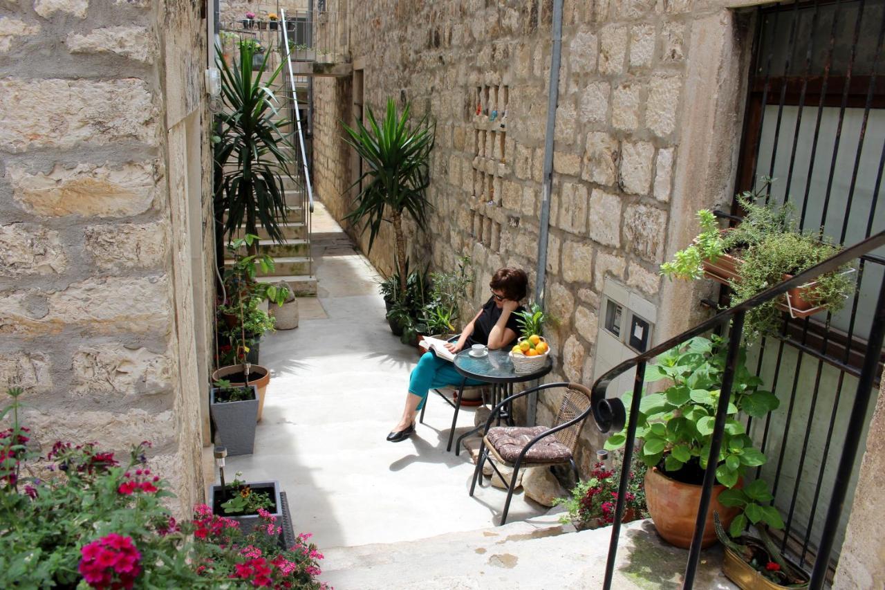 Apartment Street Garden