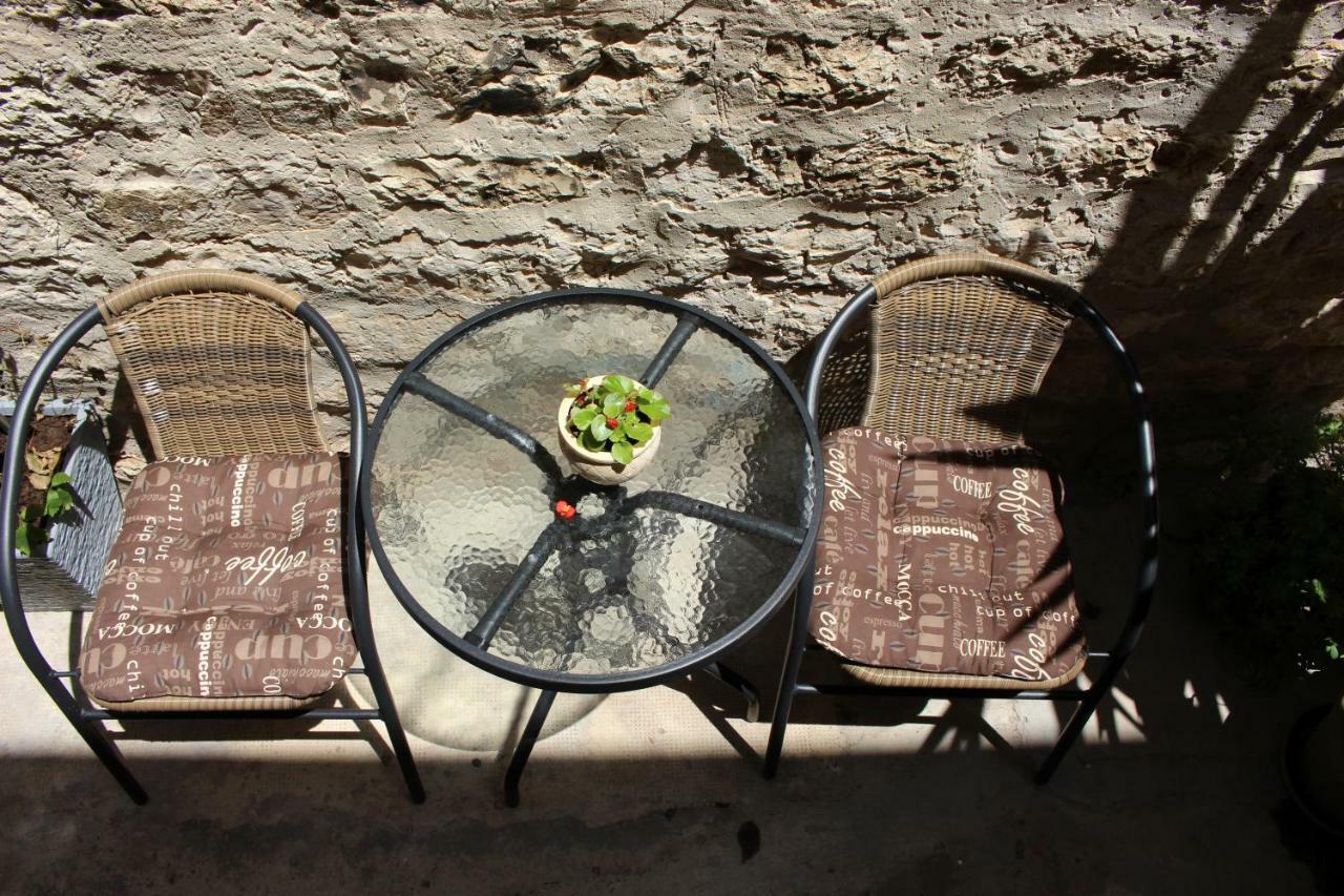 Apartment Street Garden *